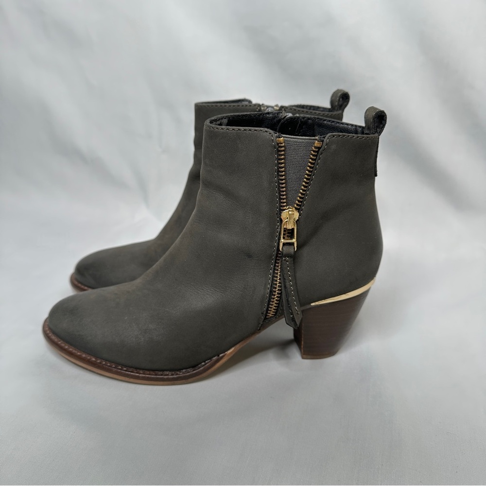 Steve Madden Wantagh Leather Bootie Size 9 Gray